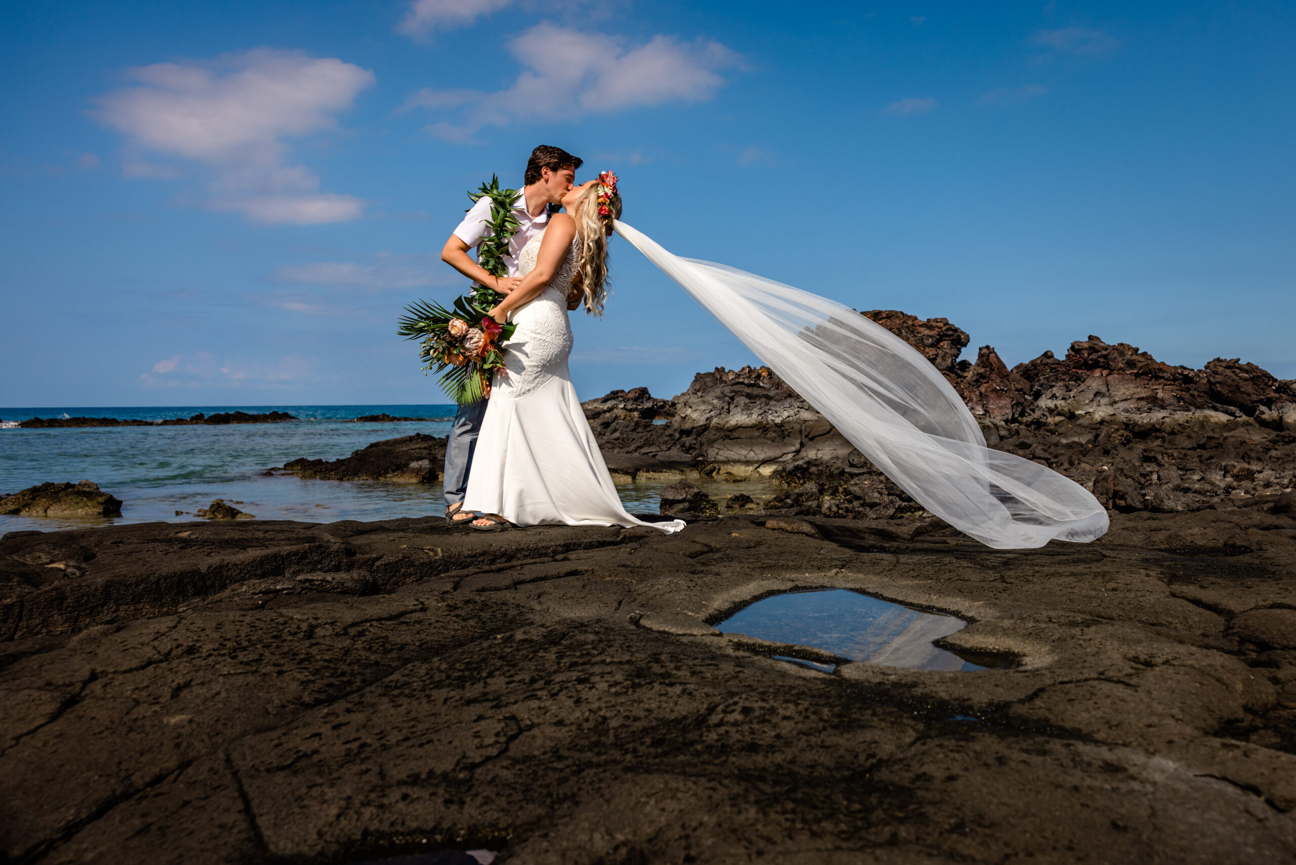 Morning elopement in Kona Hawaii